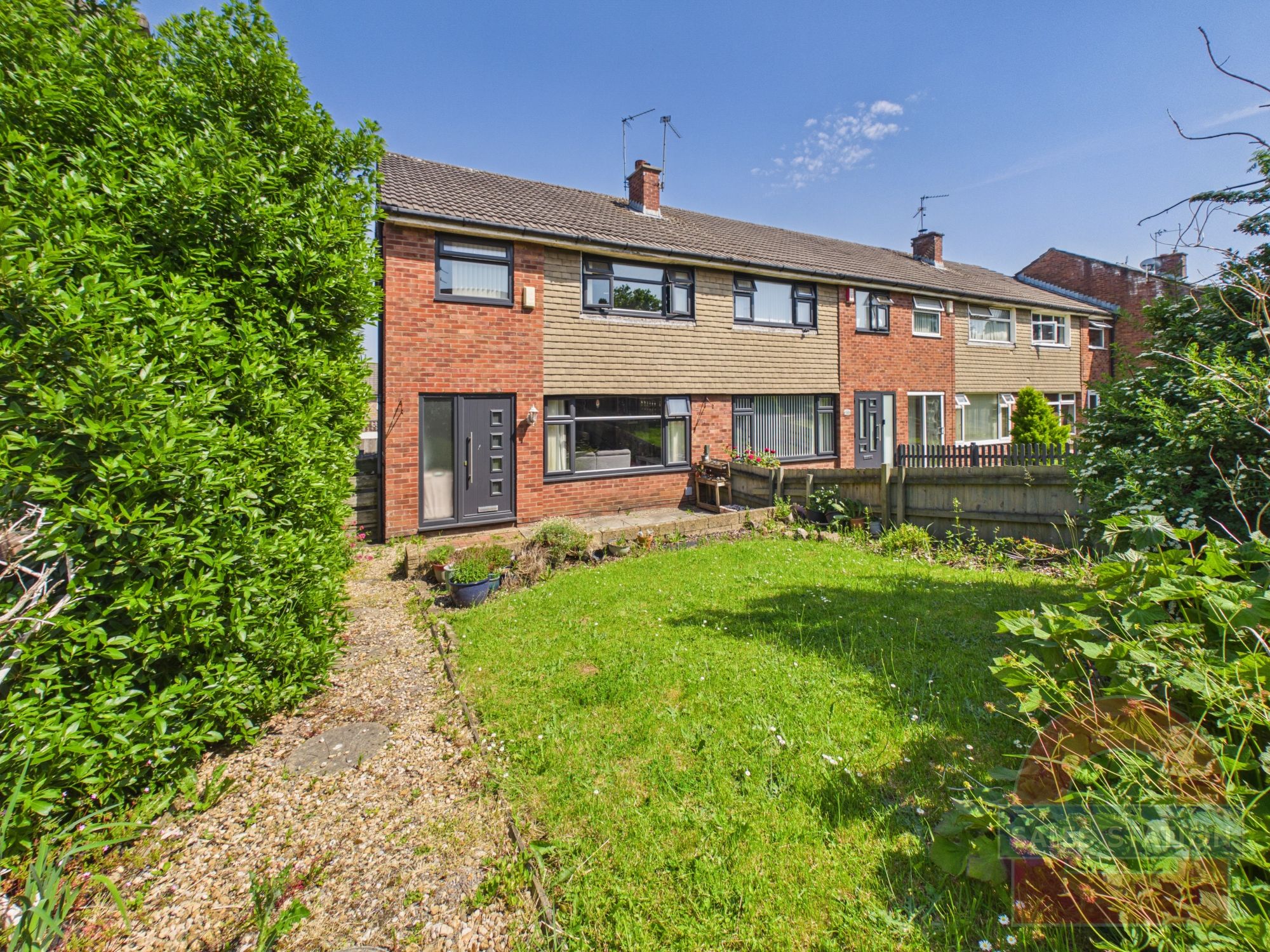 3 bedroom House (unspecified) Under Offer