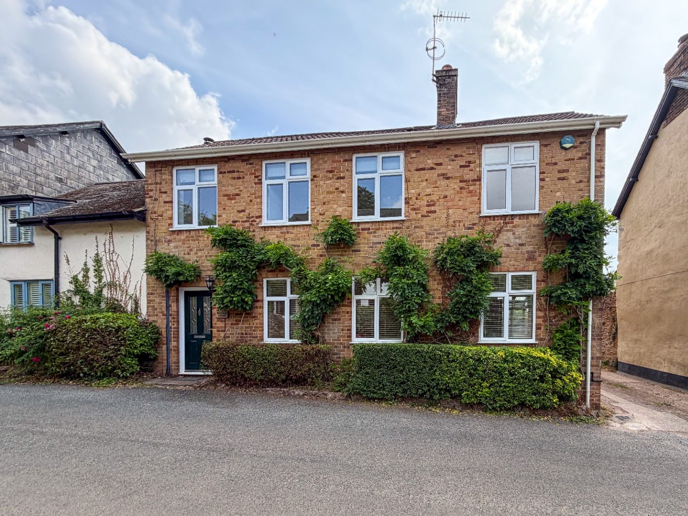 4 bedroom Cottage Let