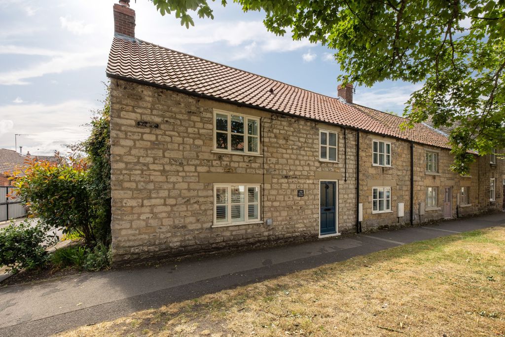 4 bedroom Cottage For Sale
