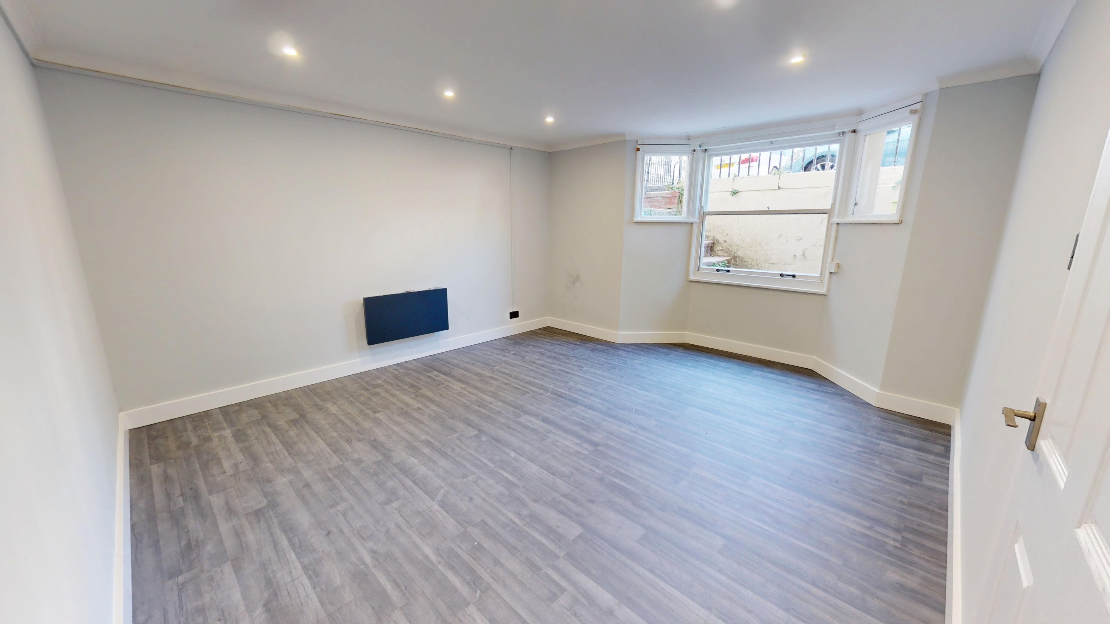 2 bedroom Flat To Let