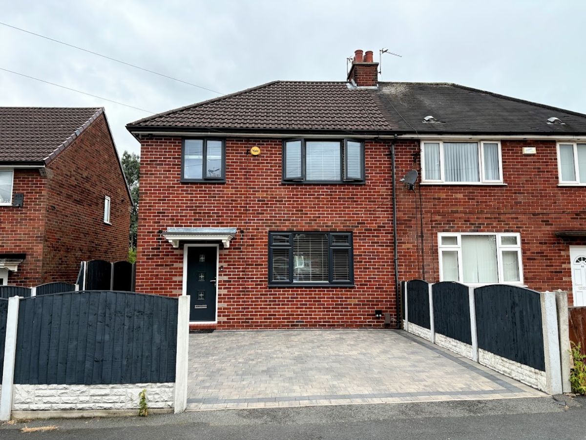 3 bedroom Semi-detached house For Sale