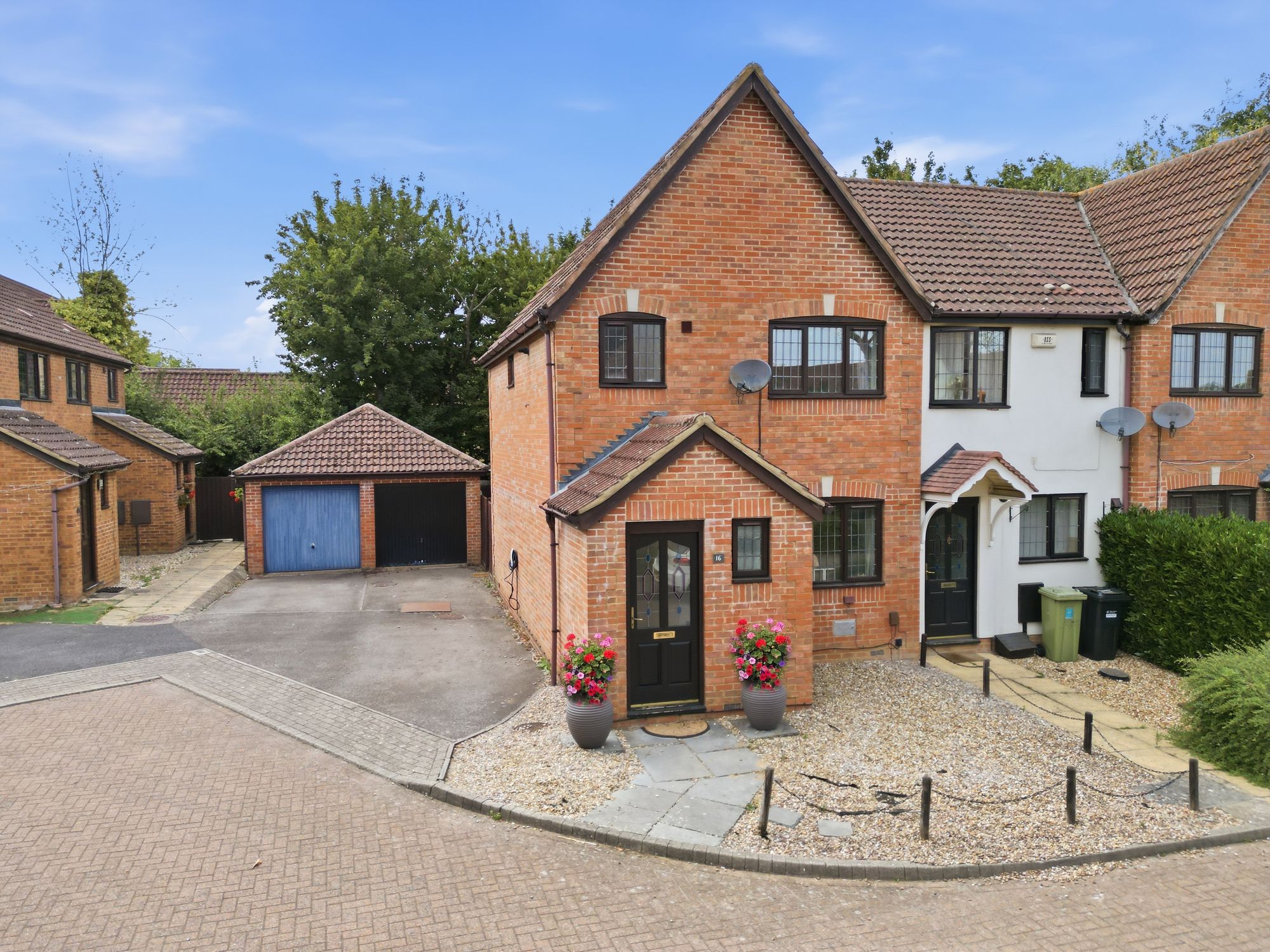 3 bedroom End of terrace house For Sale