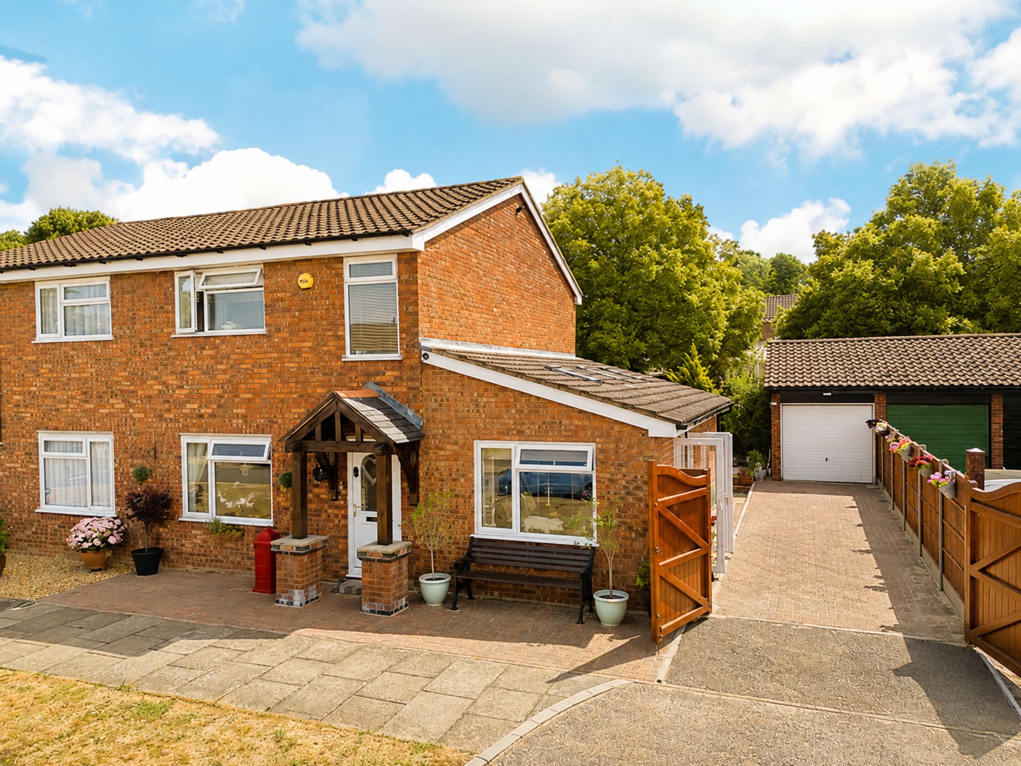 3 bedroom Semi-detached house For Sale