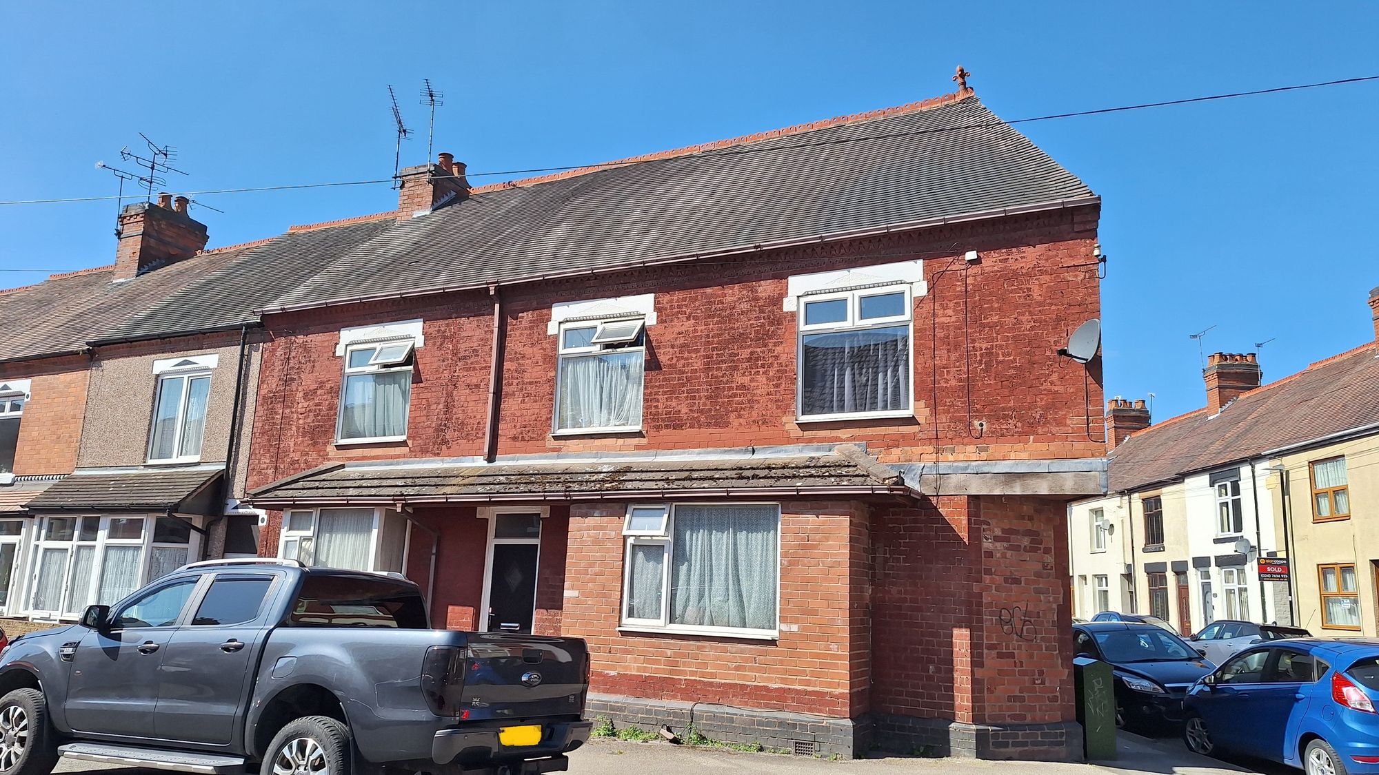 7 bedroom End of terrace house For Sale