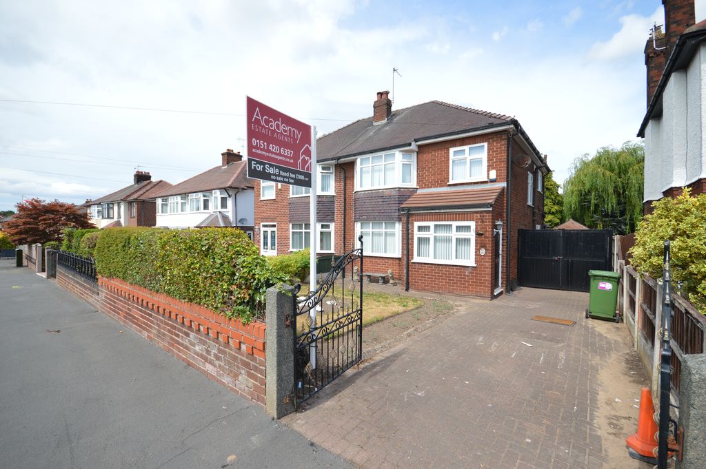 3 bedroom Semi-detached house For Sale