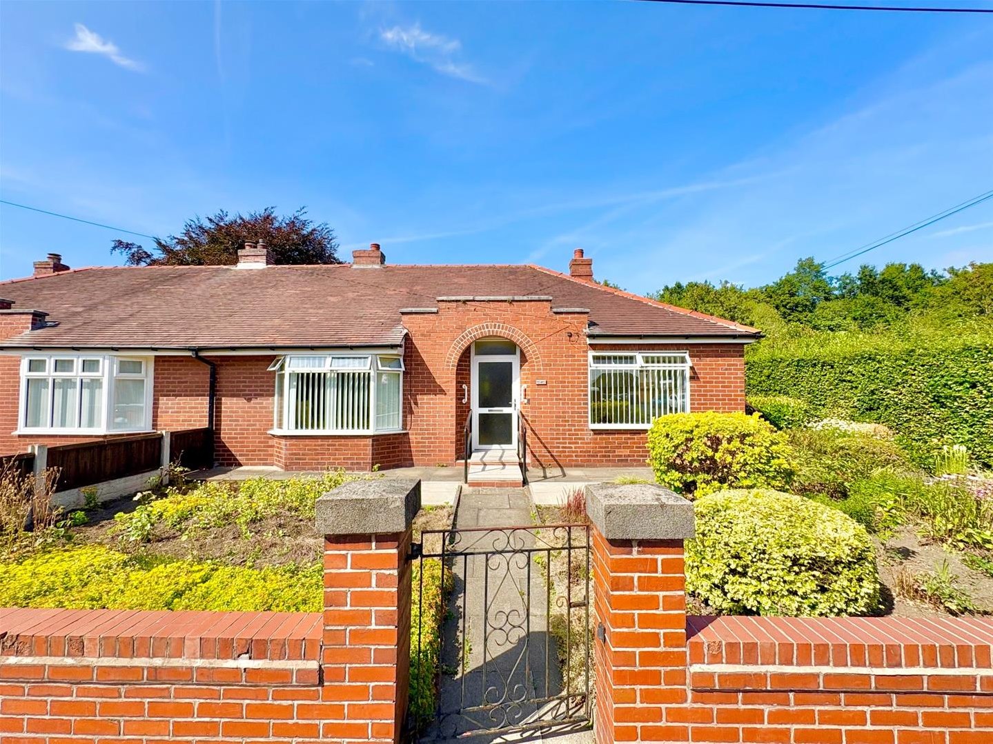 2 bedroom Bungalow For Sale