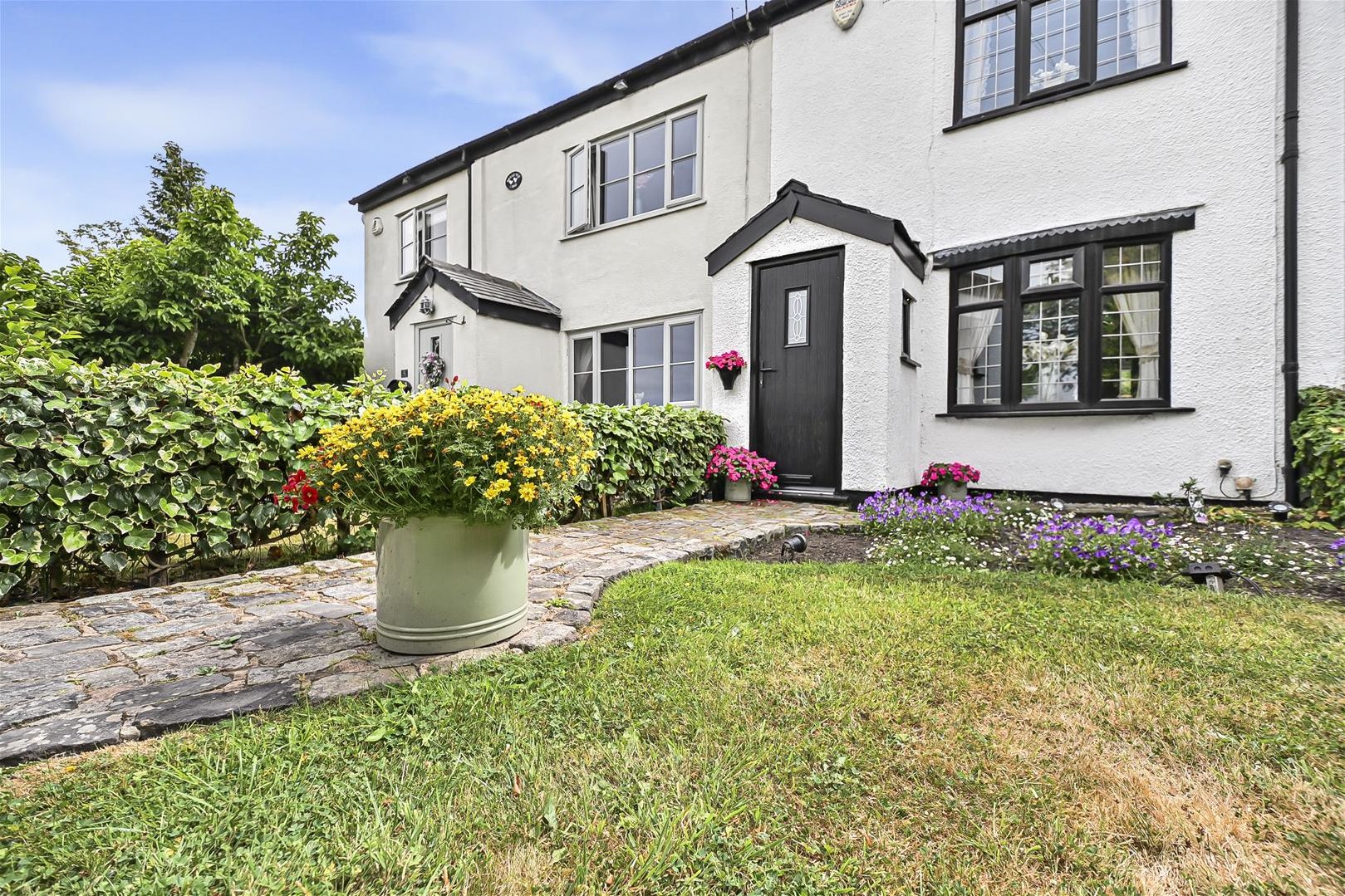 2 bedroom Cottage For Sale
