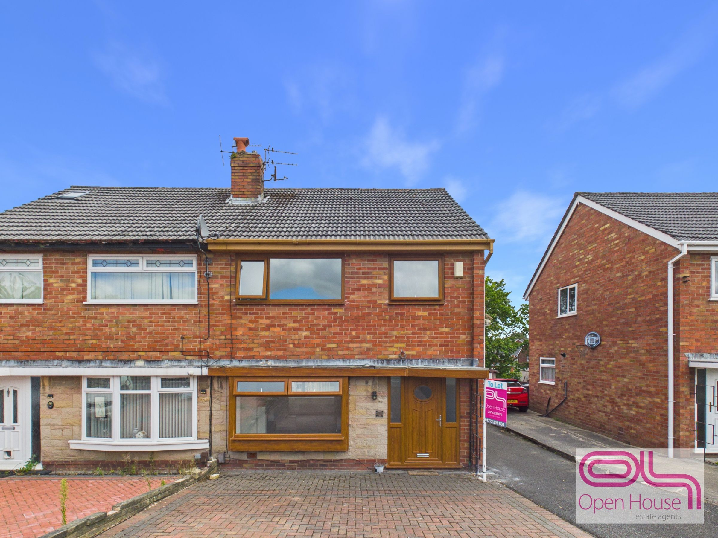 3 bedroom Semi-detached house To Let