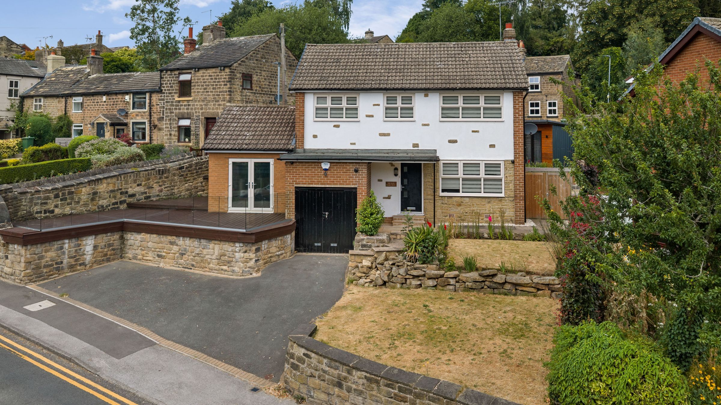 2 bedroom Detached house For Sale