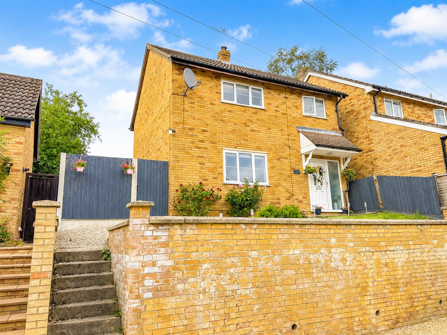 3 bedroom Detached house For Sale