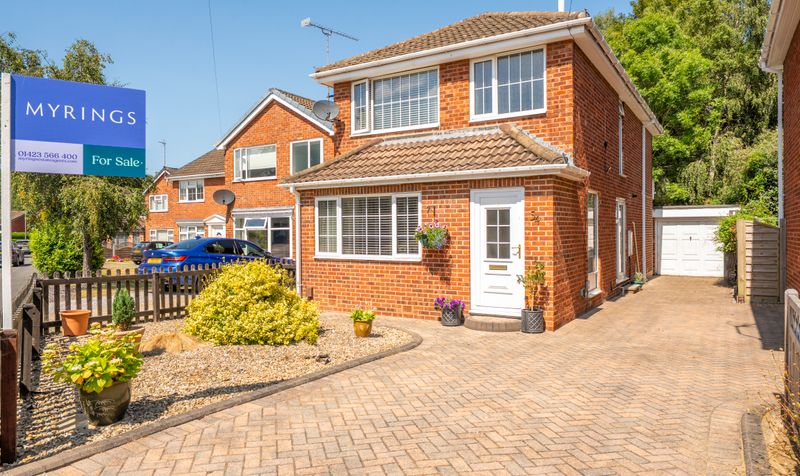 3 bedroom Detached house For Sale