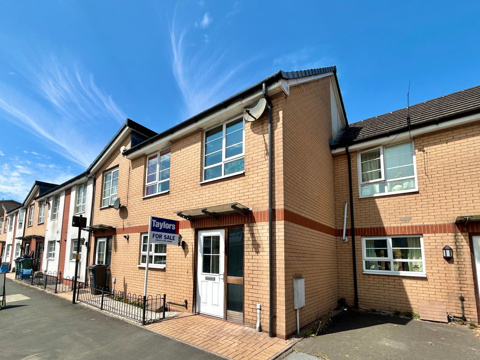 3 bedroom Terraced House For Sale
