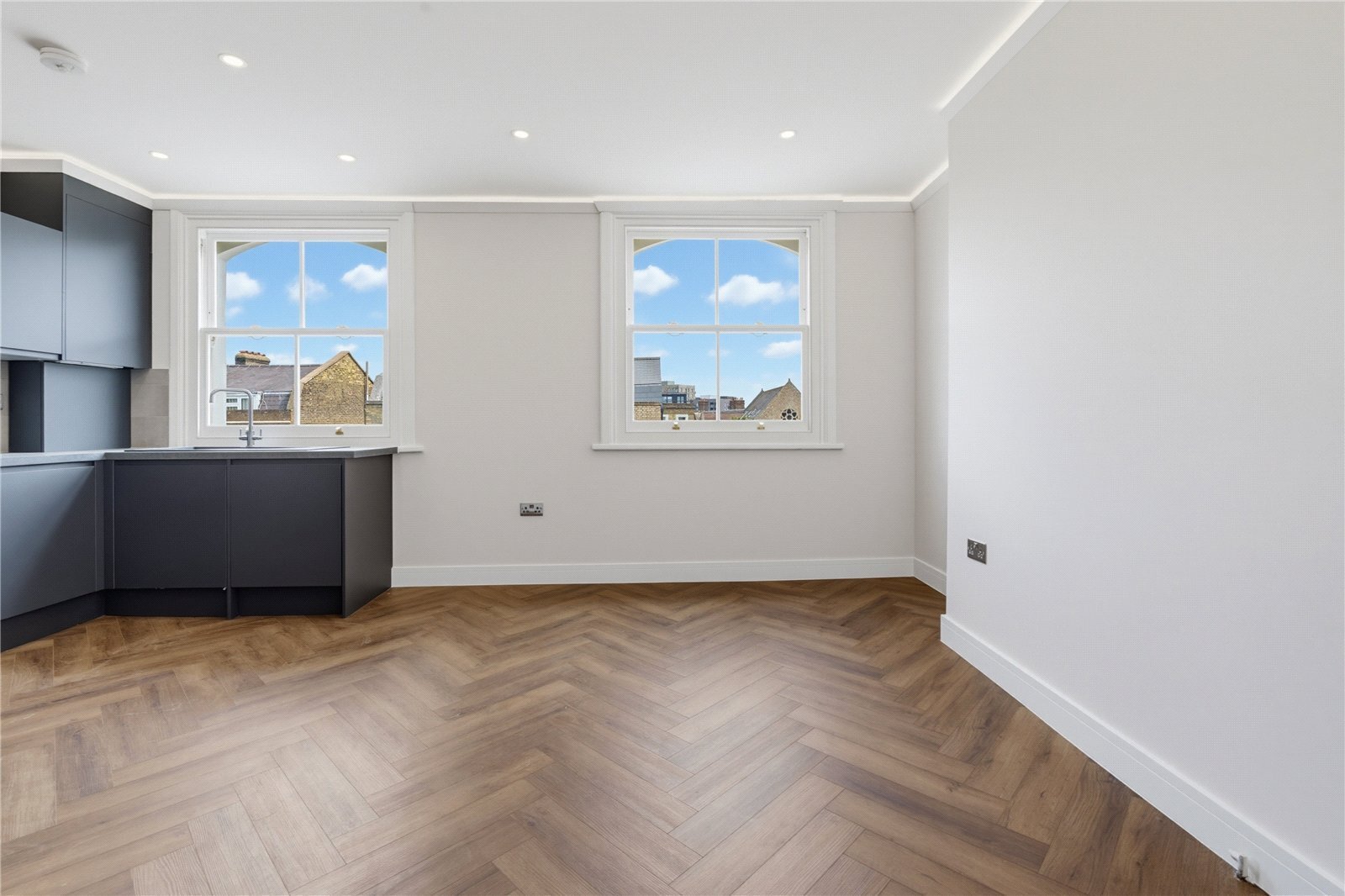 2 bedroom Flat For Sale