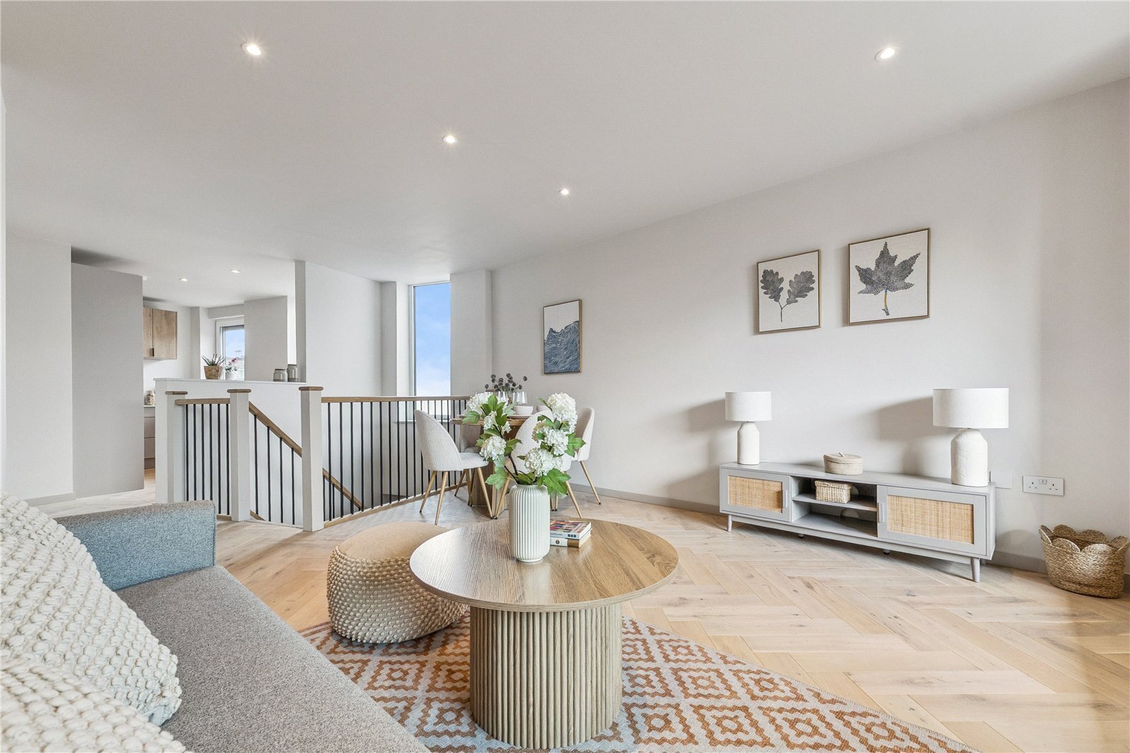 3 bedroom Flat For Sale