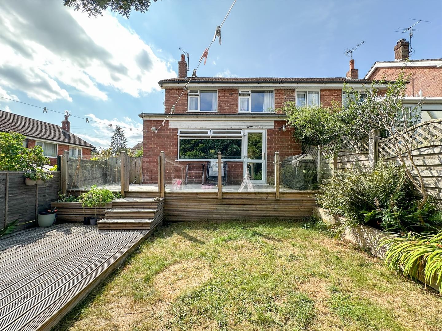 3 bedroom Link detached house For Sale