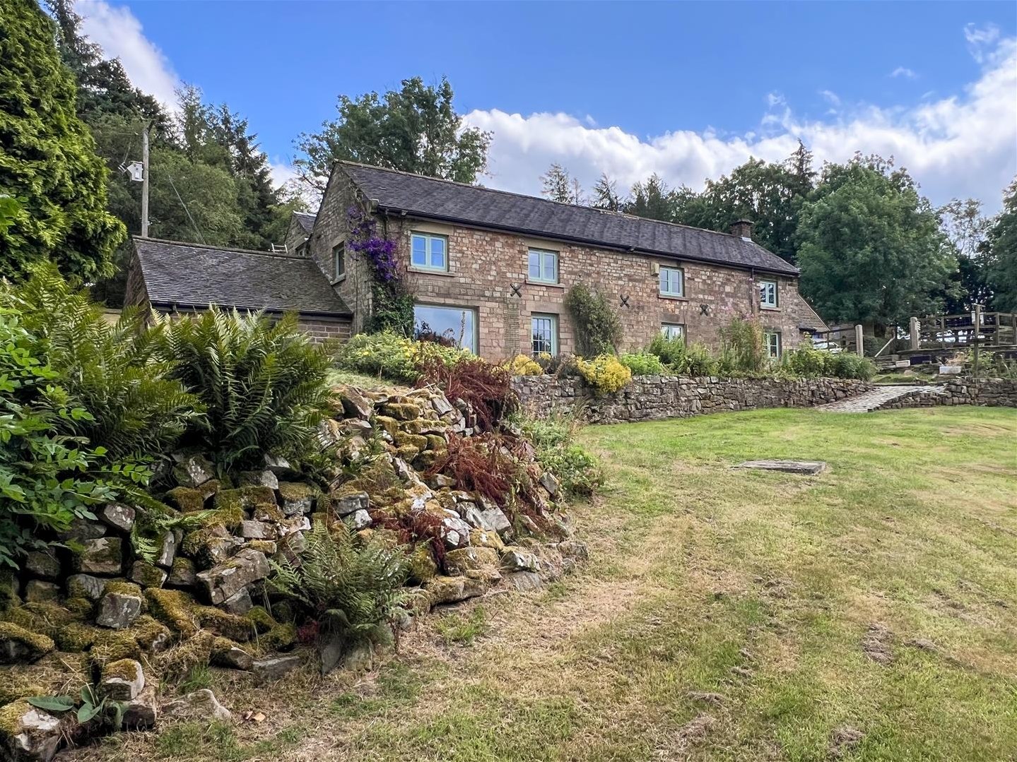 4 bedroom Stone House For Sale