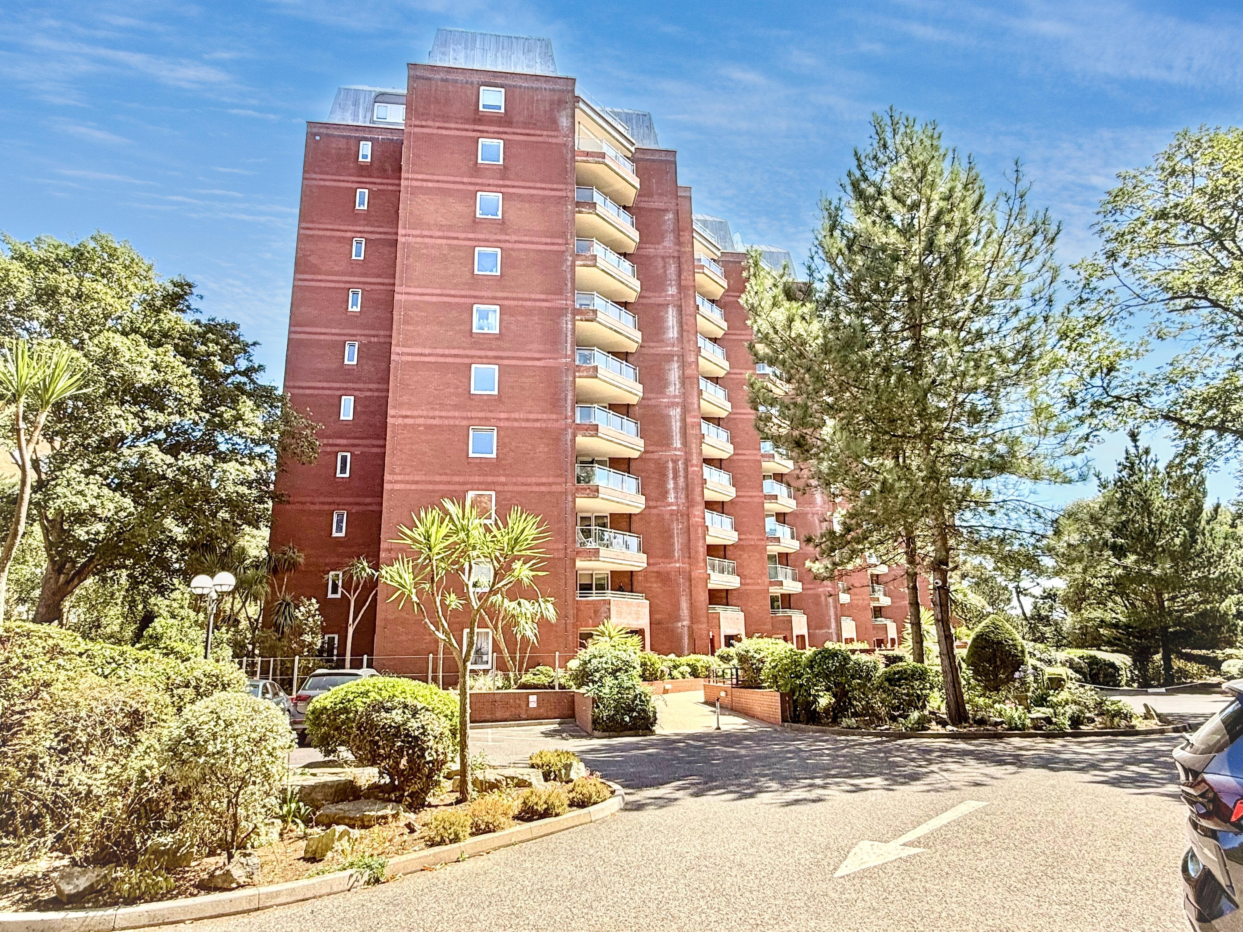 3 bedroom Apartment For Sale