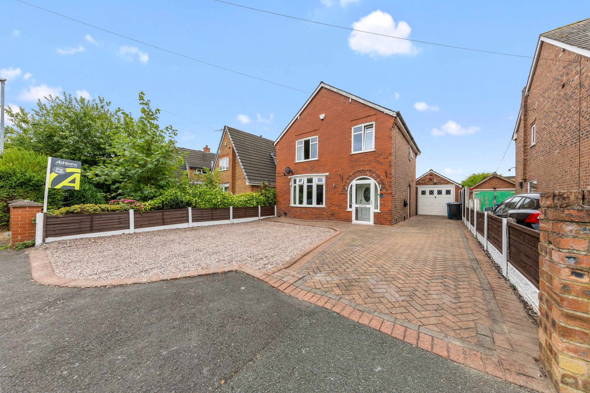 3 bedroom Detached house For Sale