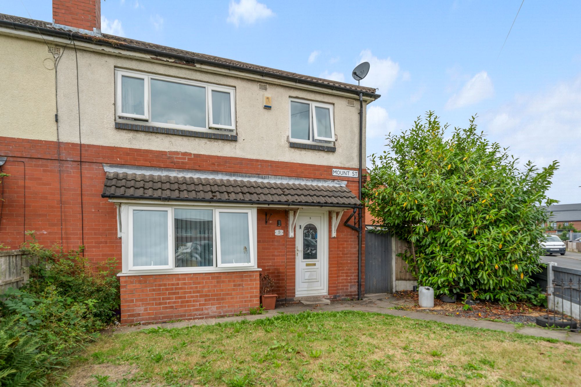 3 bedroom Semi-detached house For Sale