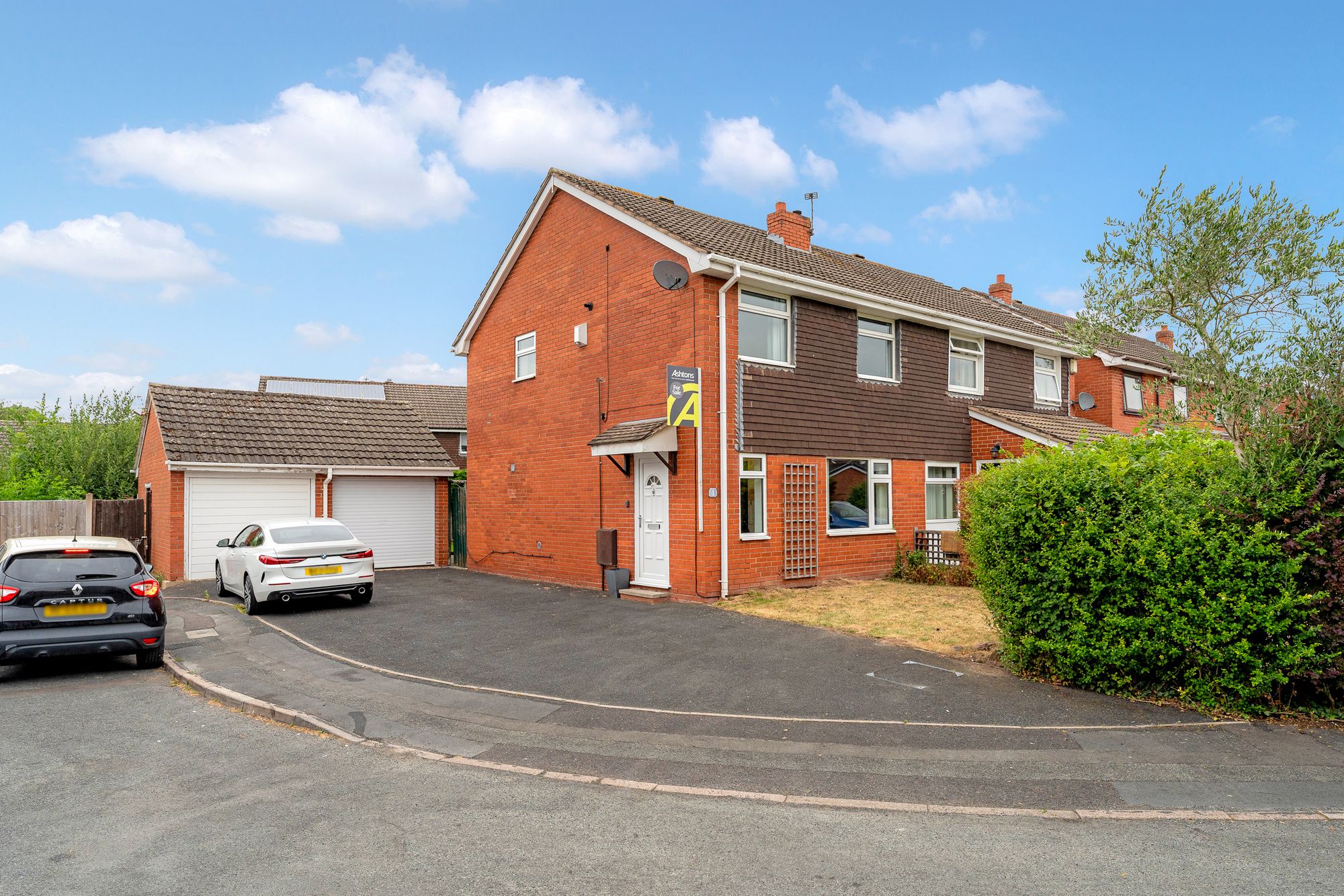 3 bedroom Semi-detached house For Sale