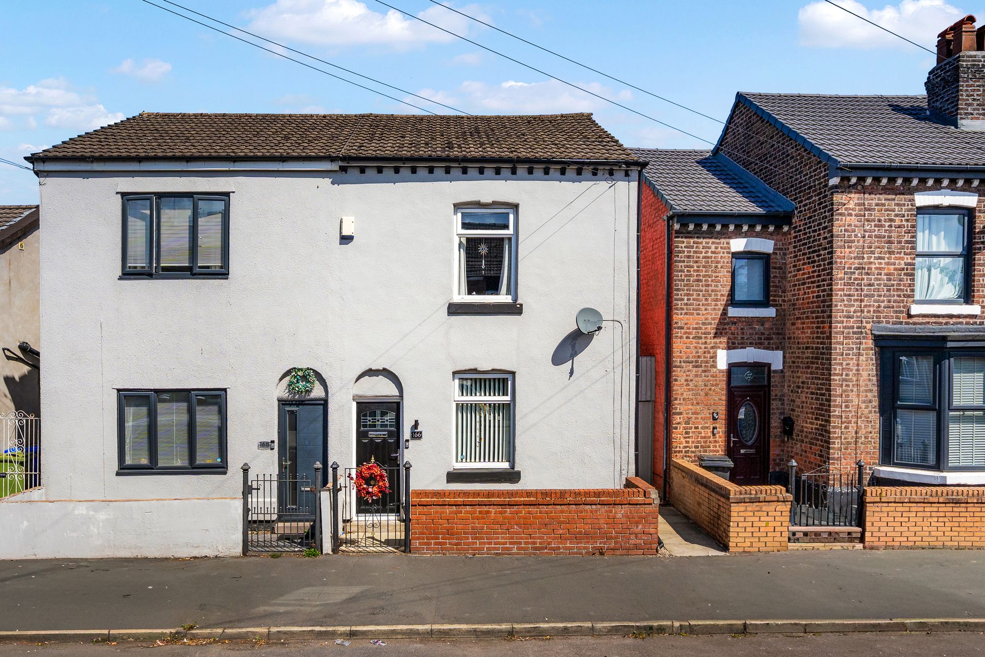 2 bedroom Semi-detached house For Sale