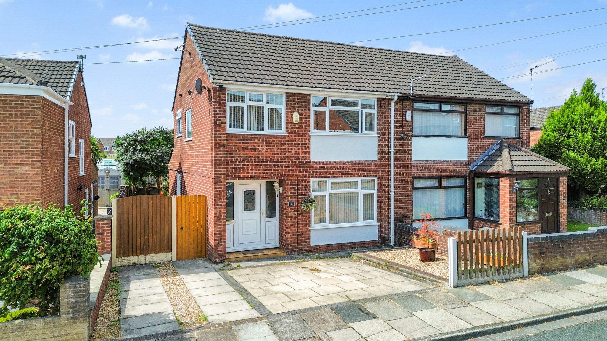 3 bedroom Semi-detached house For Sale