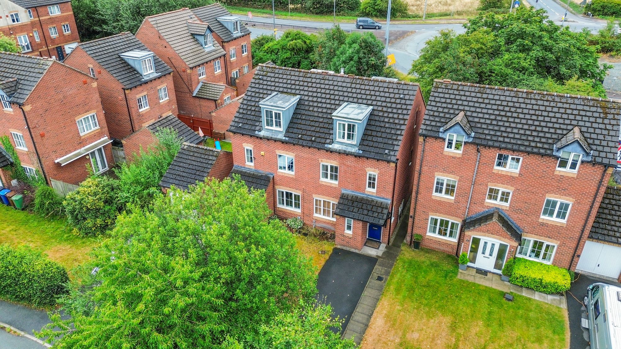 4 bedroom Semi-detached house For Sale
