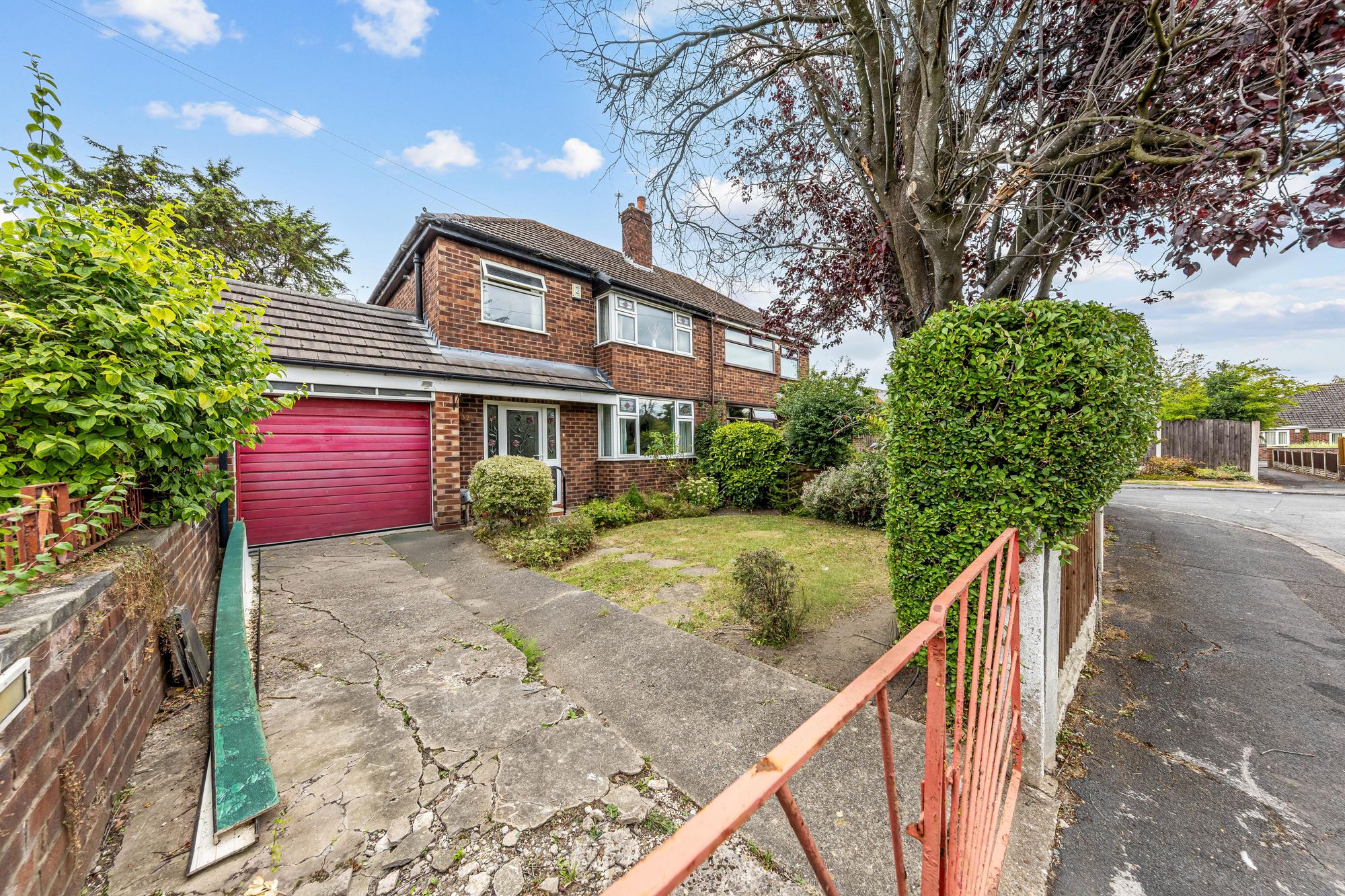3 bedroom Semi-detached house For Sale
