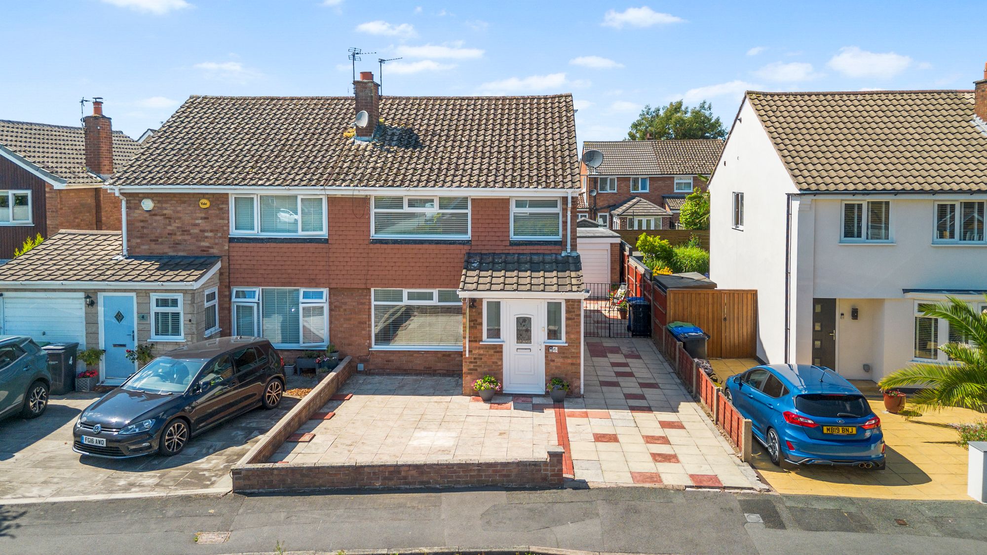 3 bedroom Semi-detached house For Sale