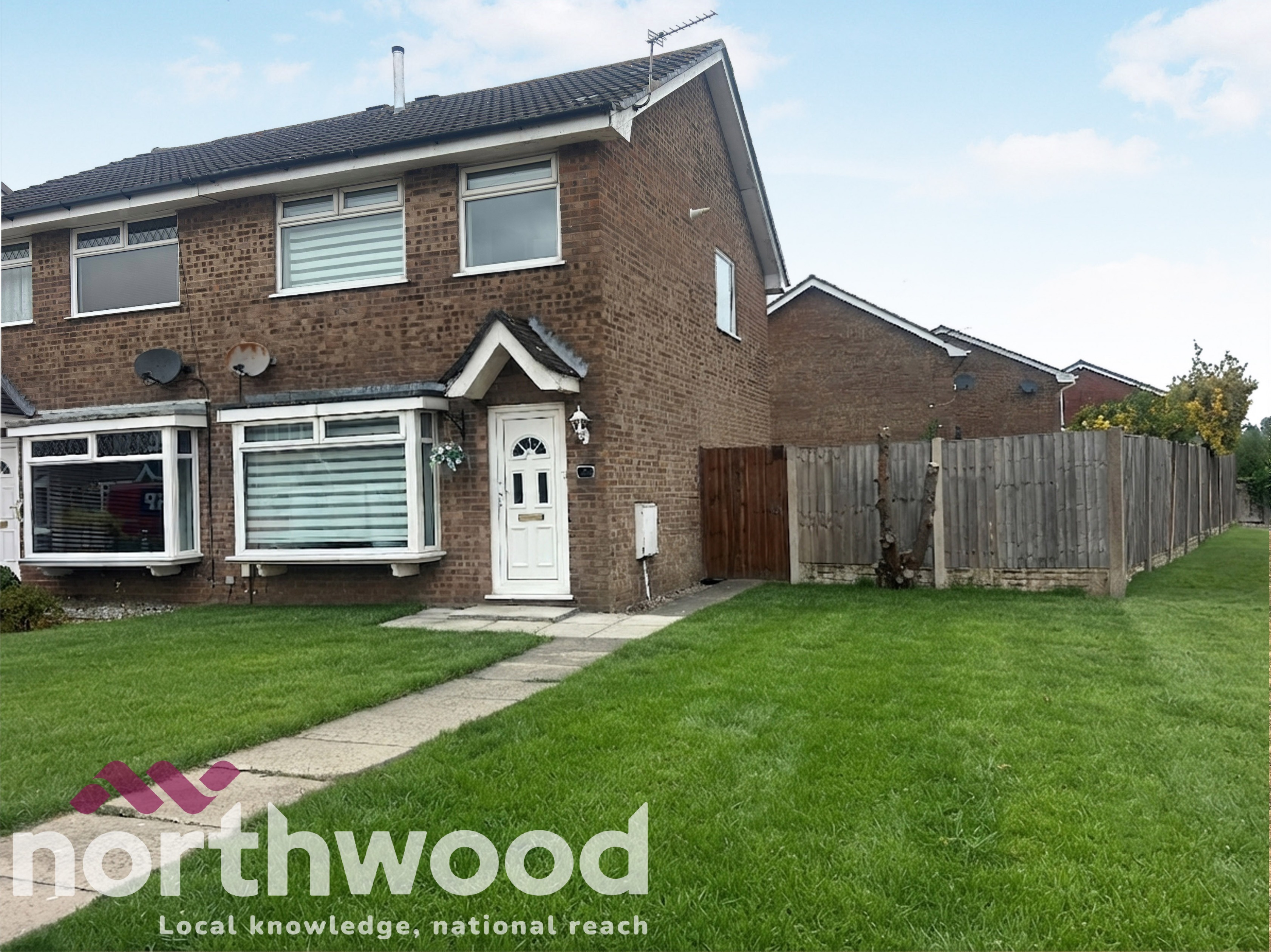3 bedroom Semi-detached house Under Offer