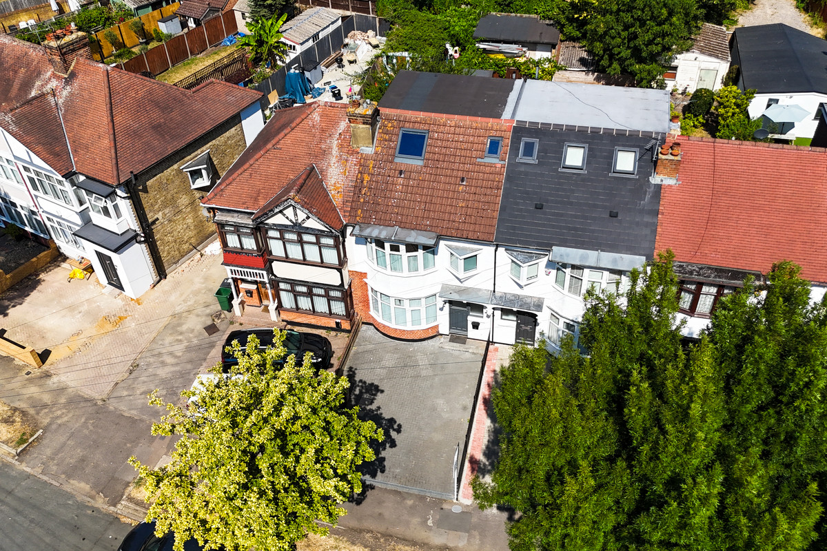 4 bedroom Terraced House To Let