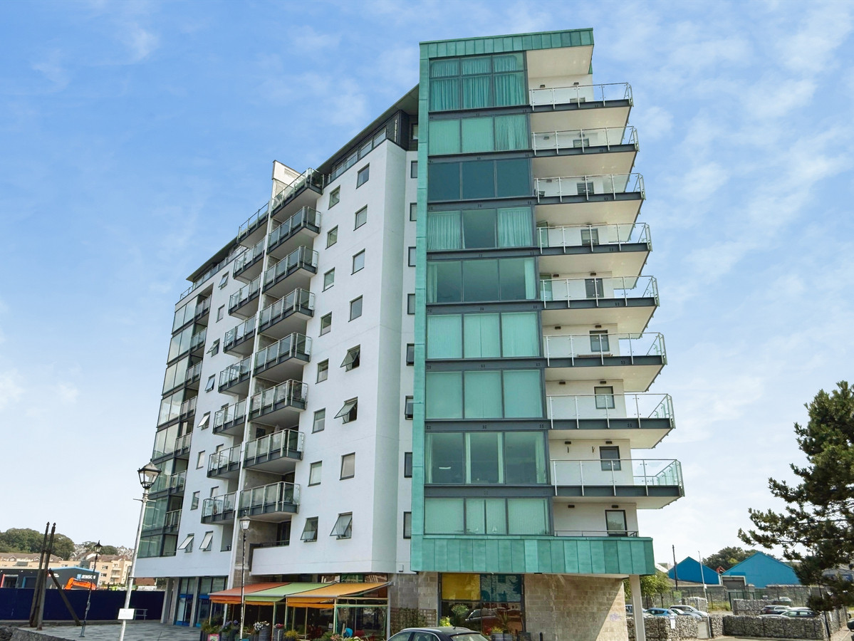 2 bedroom Apartment For Sale