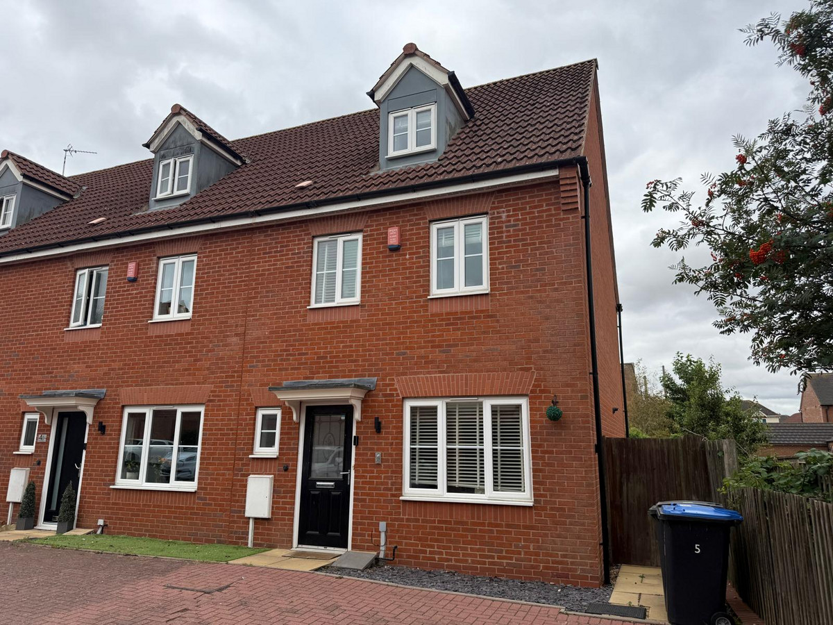 4 bedroom House (unspecified) For Sale