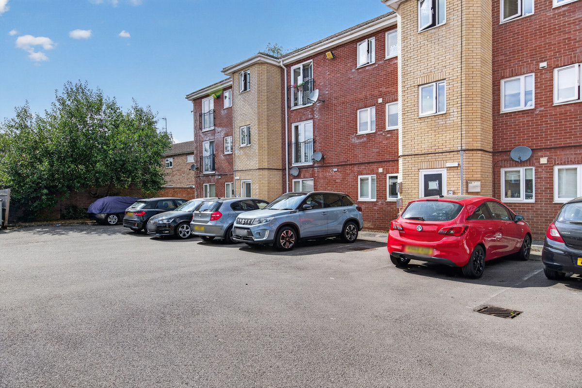 2 bedroom Ground floor flat For Sale