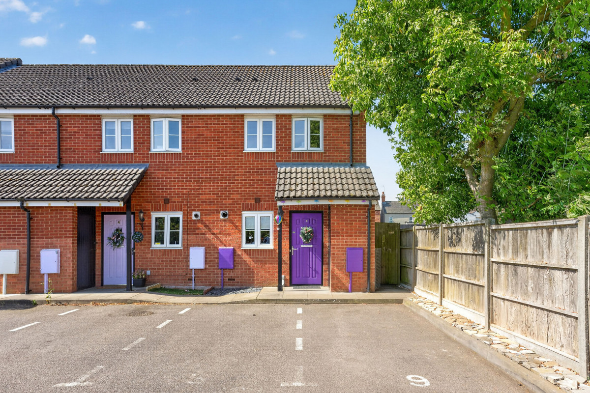 2 bedroom End of terrace house For Sale