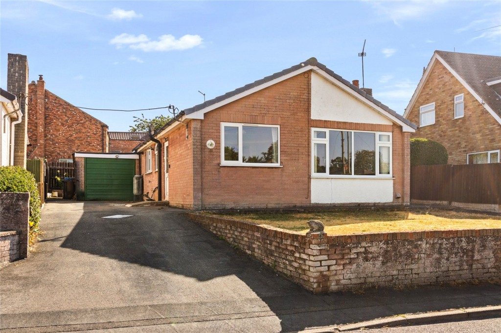 2 bedroom Detached bungalow For Sale