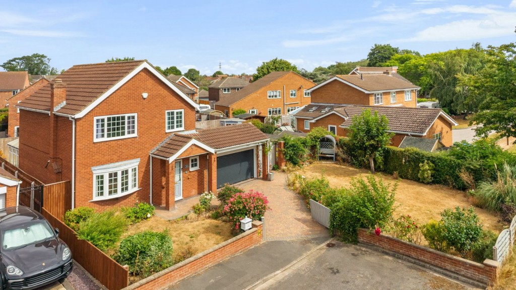 3 bedroom Detached house Under Offer