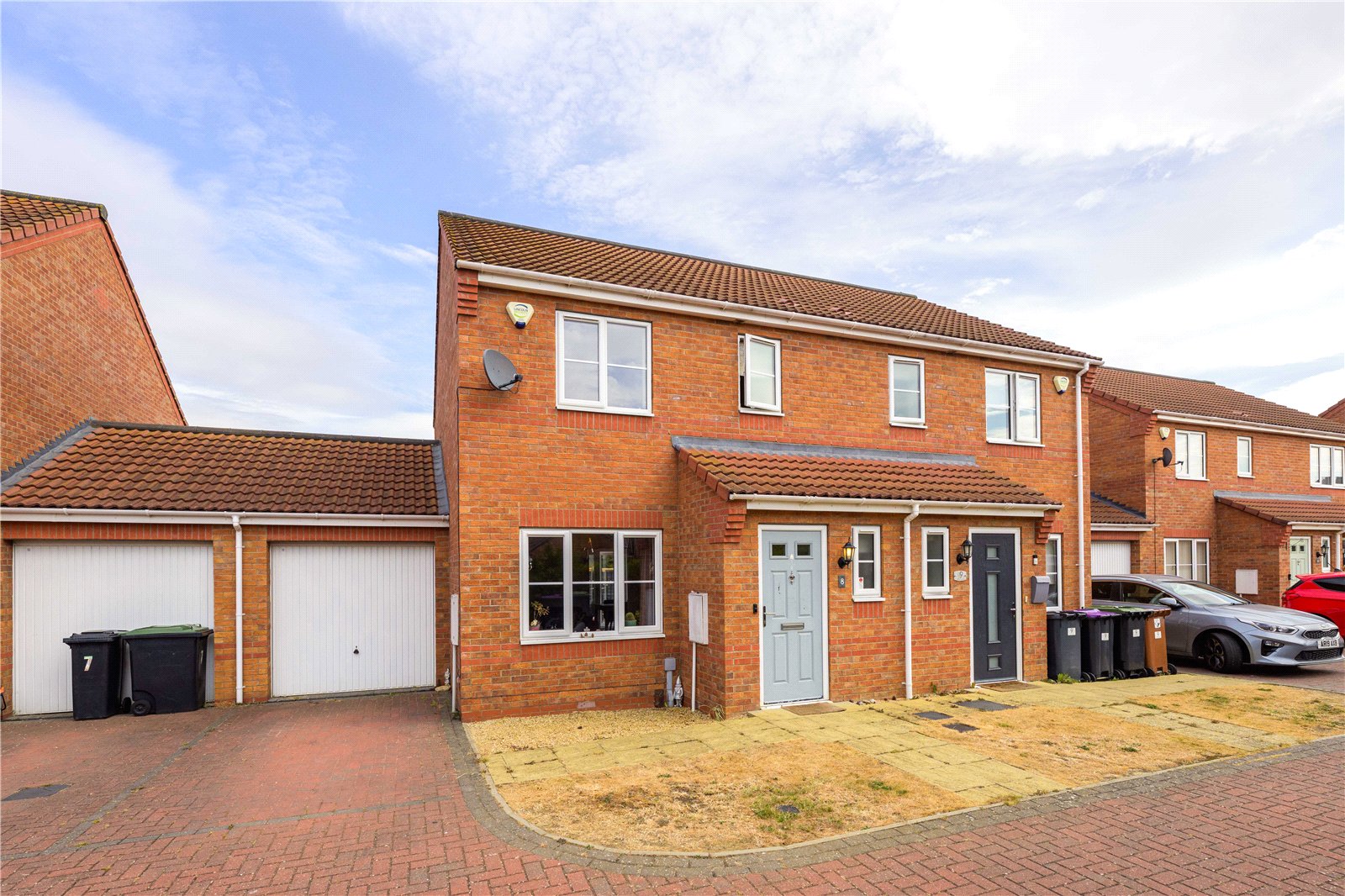 3 bedroom Semi-detached house Under Offer