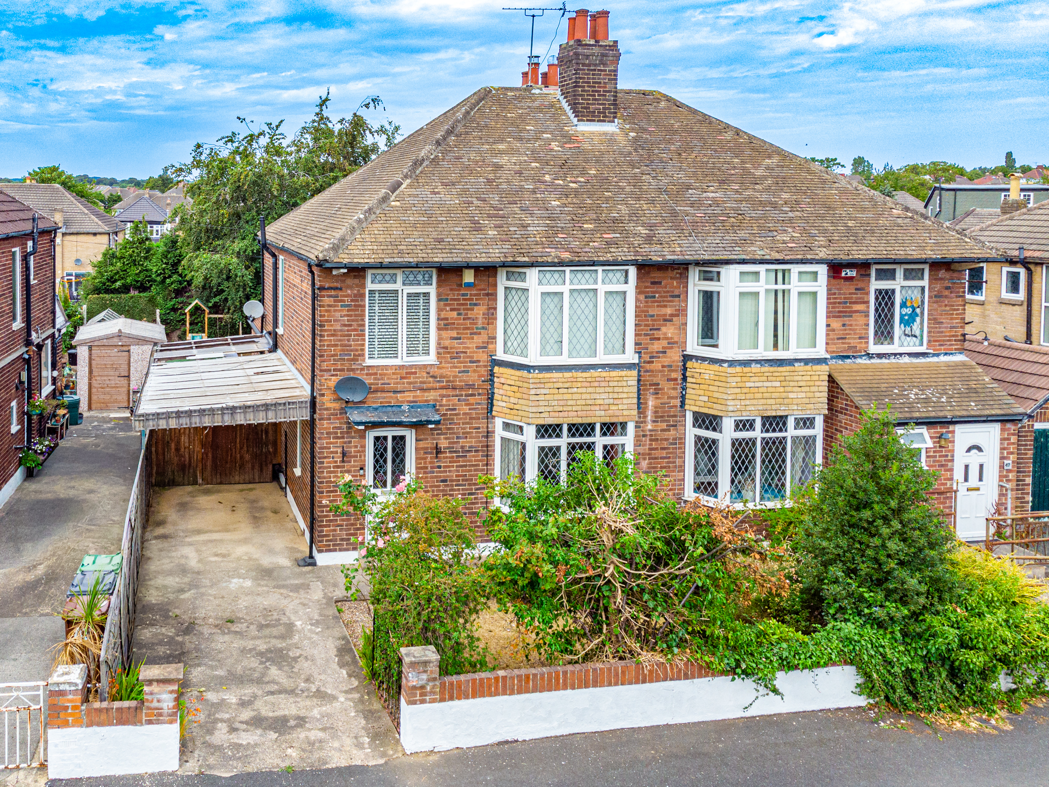 3 bedroom Semi-detached house Under Offer
