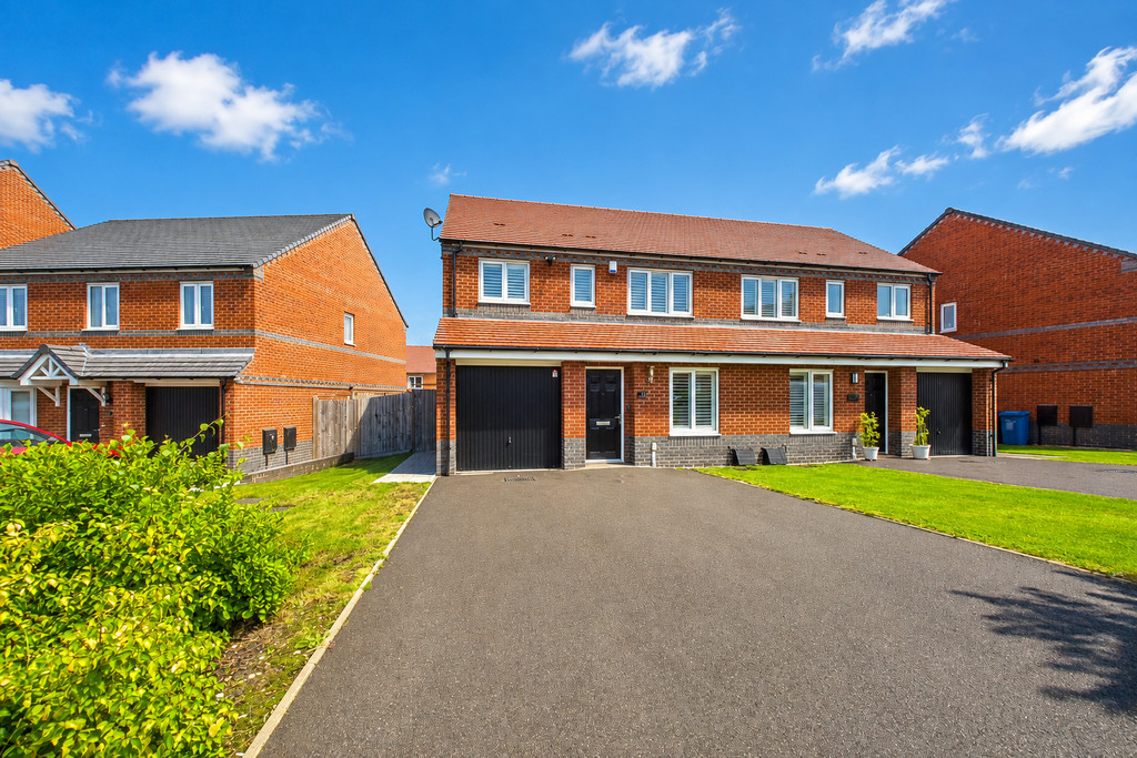 3 bedroom Semi-detached house For Sale