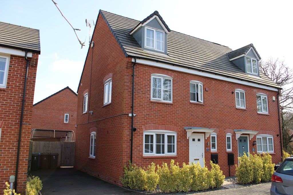 4 bedroom Semi-detached house For Sale