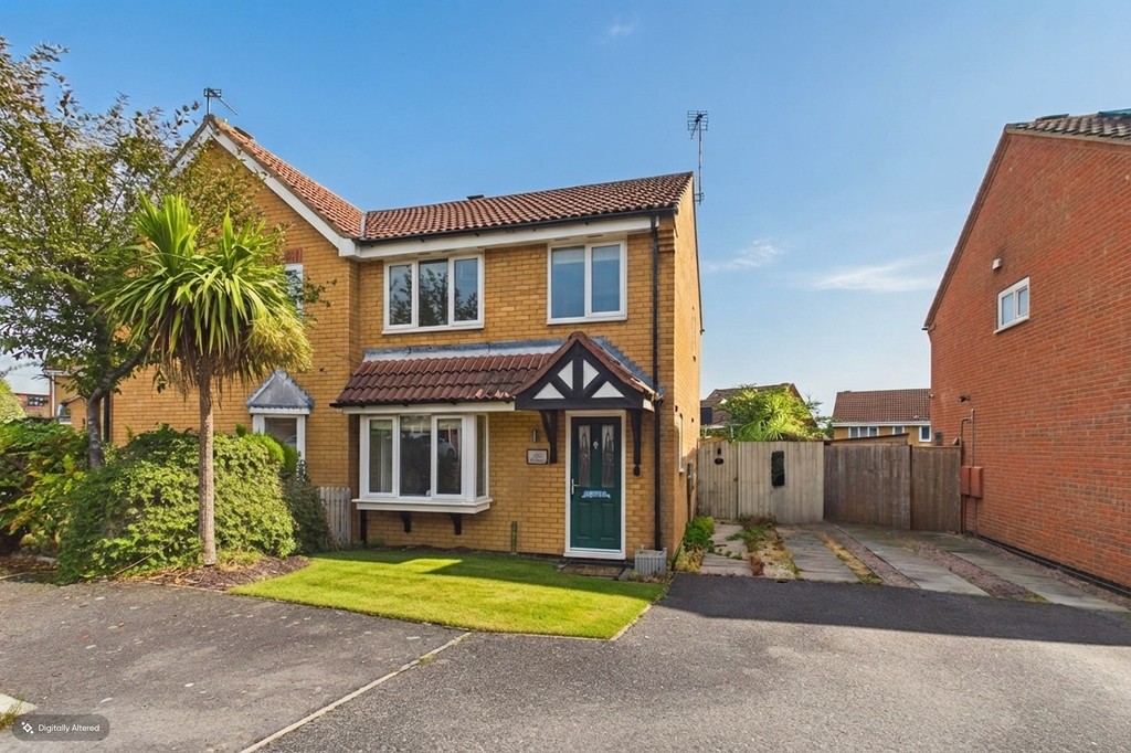 3 bedroom Semi-detached house For Sale