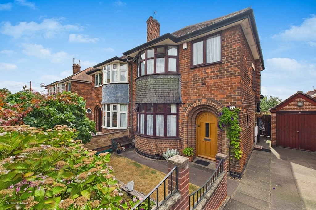 3 bedroom Semi-detached house For Sale