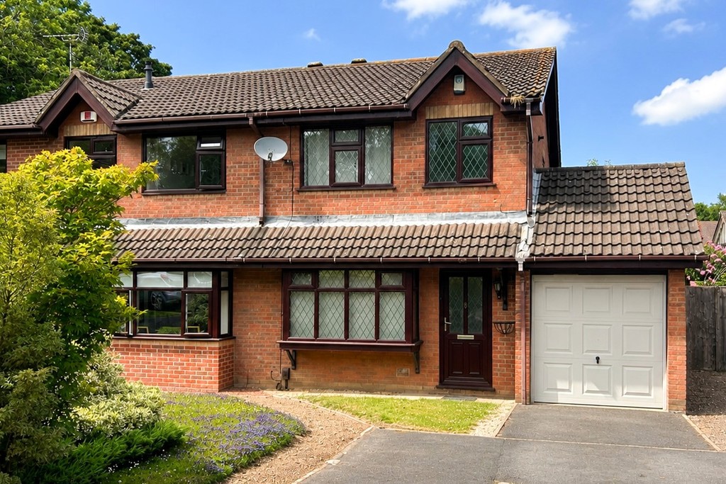 3 bedroom Semi-detached house For Sale