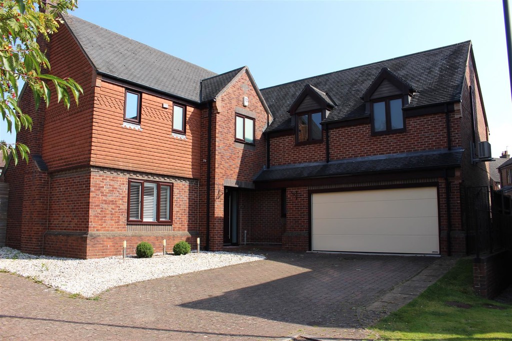 5 bedroom Detached house For Sale