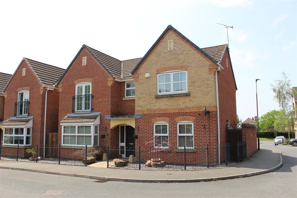 4 bedroom Detached house For Sale