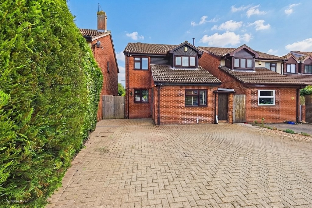 3 bedroom Detached house For Sale