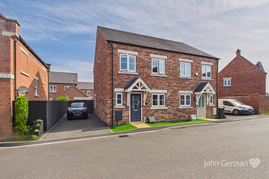 3 bedroom Semi-detached house For Sale