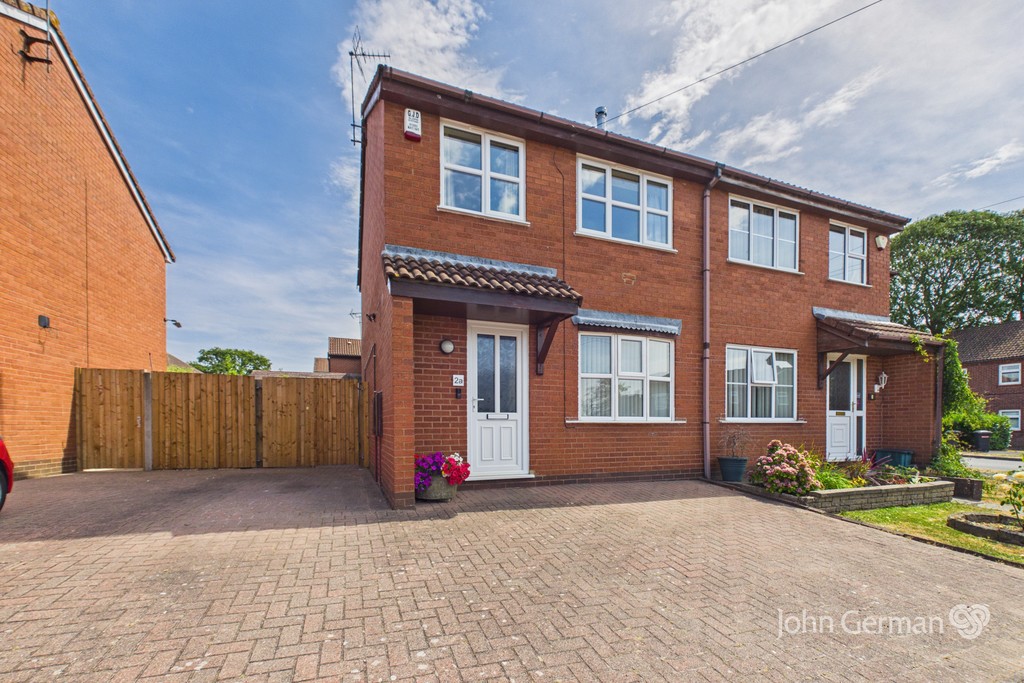 3 bedroom Semi-detached house For Sale