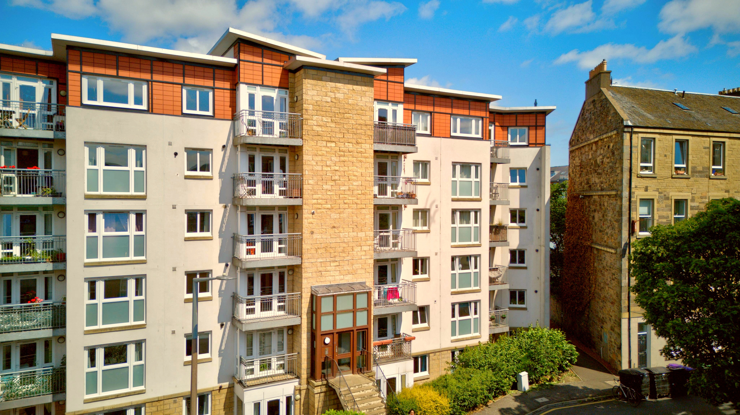 3 bedroom Flat For Sale